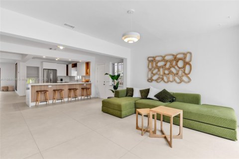 Снять в аренду виллу или дом в Майами, Флорида 4 спальни, 165.27м2, № 1941593 - фото 5