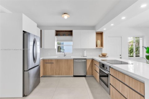 Снять в аренду виллу или дом в Майами, Флорида 4 спальни, 165.27м2, № 1941593 - фото 8