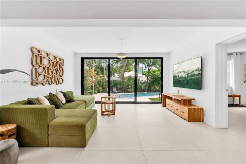 Снять в аренду виллу или дом в Майами, Флорида 4 спальни, 165.27м2, № 1941593 - фото 3