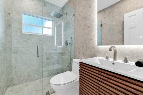 Снять в аренду виллу или дом в Майами, Флорида 4 спальни, 165.27м2, № 1941593 - фото 19