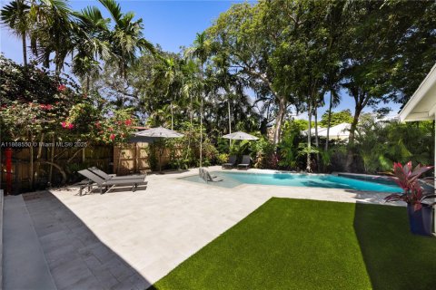 Снять в аренду виллу или дом в Майами, Флорида 4 спальни, 165.27м2, № 1941593 - фото 30