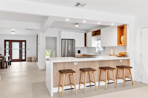 Снять в аренду виллу или дом в Майами, Флорида 4 спальни, 165.27м2, № 1941593 - фото 7