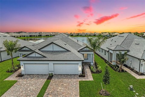 House in Lakewood Ranch, Florida 2 bedrooms, 155.33 sq.m. № 1882709 - photo 1