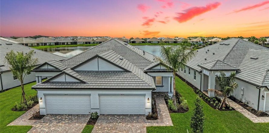 House in Lakewood Ranch, Florida 2 bedrooms, 155.33 sq.m. № 1882709