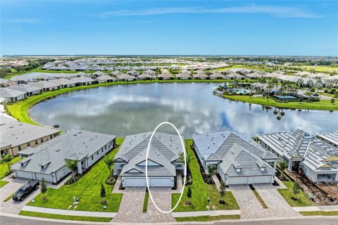 House in Lakewood Ranch, Florida 2 bedrooms, 155.33 sq.m. № 1882709 - photo 3