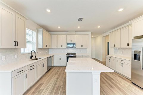 House in Lakewood Ranch, Florida 2 bedrooms, 155.33 sq.m. № 1882709 - photo 13