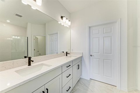 House in Lakewood Ranch, Florida 2 bedrooms, 155.33 sq.m. № 1882709 - photo 28