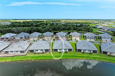 House in Lakewood Ranch, Florida 2 bedrooms, 155.33 sq.m. № 1882709 - photo 4