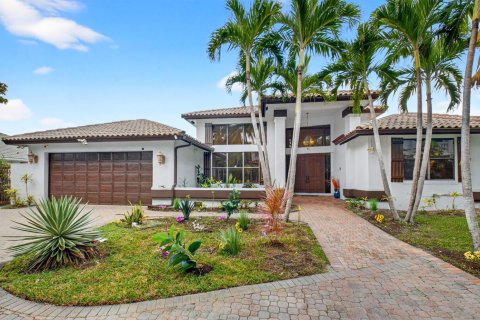 House in Boca Raton, Florida 4 bedrooms, 308.16 sq.m. № 2258171