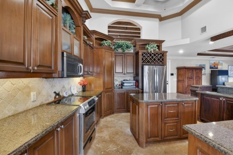 House in Boca Raton, Florida 4 bedrooms, 308.16 sq.m. № 2258171 - photo 12