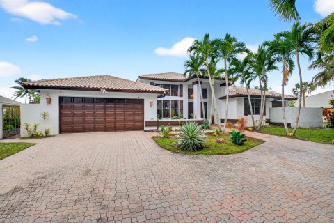 House in Boca Raton, Florida 4 bedrooms, 308.16 sq.m. № 2258171 - photo 2