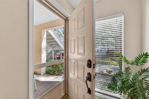 Condo in Sun City Center, Florida, 2 bedrooms  № 2098280 - photo 5