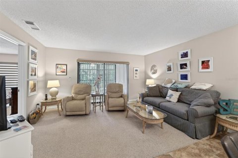 Condo in Sun City Center, Florida, 2 bedrooms  № 2098280 - photo 18