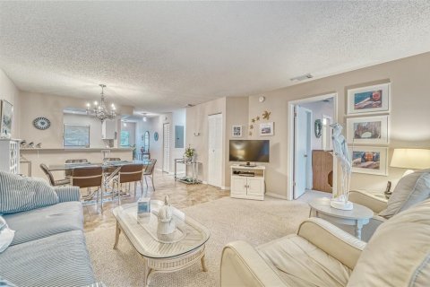 Condo in Sun City Center, Florida, 2 bedrooms  № 2098280 - photo 19