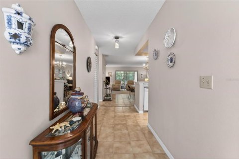 Condo in Sun City Center, Florida, 2 bedrooms  № 2098280 - photo 7