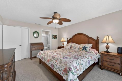 Condo in Sun City Center, Florida, 2 bedrooms  № 2098280 - photo 25