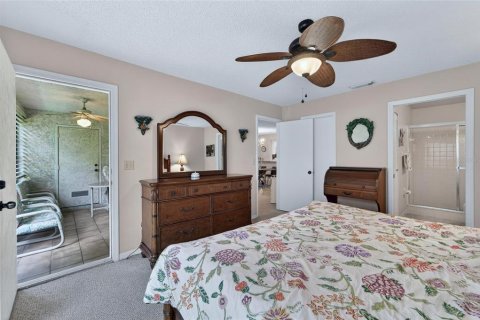 Condo in Sun City Center, Florida, 2 bedrooms  № 2098280 - photo 28