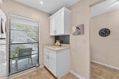 Condo in Sun City Center, Florida, 2 bedrooms  № 2098280 - photo 10