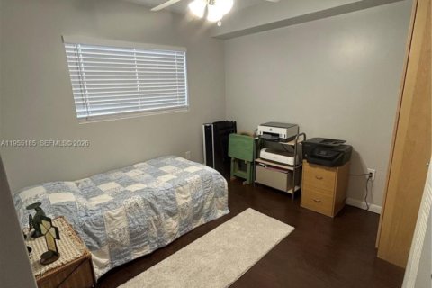 Condo in Pembroke Pines, Florida, 2 bedrooms № 2153392 - photo 8