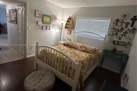 Condo in Pembroke Pines, Florida, 2 bedrooms № 2153392 - photo 14