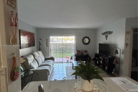 Condo in Pembroke Pines, Florida, 2 bedrooms № 2153392 - photo 4