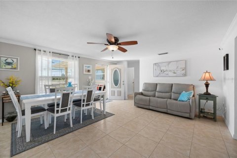 House in Port Charlotte, Florida 2 bedrooms, 148.64 sq.m. № 1584774 - photo 8