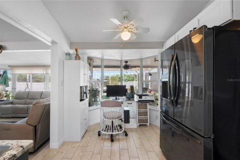 House in Port Charlotte, Florida 2 bedrooms, 148.64 sq.m. № 1584774 - photo 16