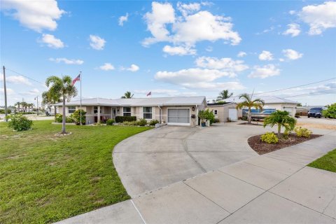 House in Port Charlotte, Florida 2 bedrooms, 148.64 sq.m. № 1584774 - photo 2