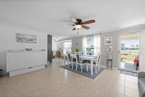 House in Port Charlotte, Florida 2 bedrooms, 148.64 sq.m. № 1584774 - photo 7