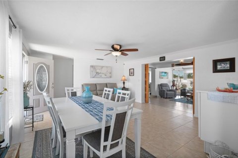 House in Port Charlotte, Florida 2 bedrooms, 148.64 sq.m. № 1584774 - photo 9