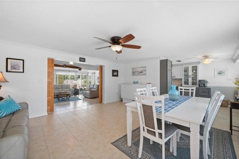 House in Port Charlotte, Florida 2 bedrooms, 148.64 sq.m. № 1584774 - photo 6