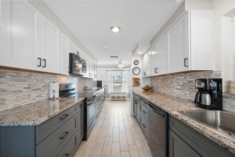 House in Port Charlotte, Florida 2 bedrooms, 148.64 sq.m. № 1584774 - photo 10