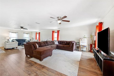 House in Spring Hill, Florida 4 bedrooms, 231.42 sq.m. № 1826430 - photo 9
