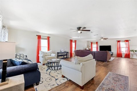 House in Spring Hill, Florida 4 bedrooms, 231.42 sq.m. № 1826430 - photo 5