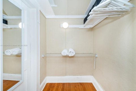 Condo in Coral Gables, Florida  № 1931666 - photo 5