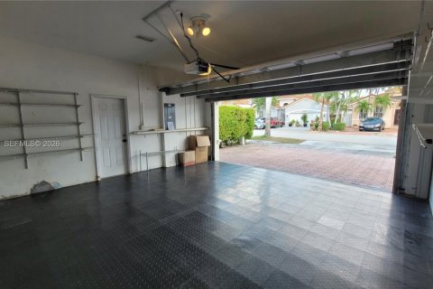 House in Miami, Florida 4 bedrooms, 192.12 sq.m. № 2001903 - photo 19