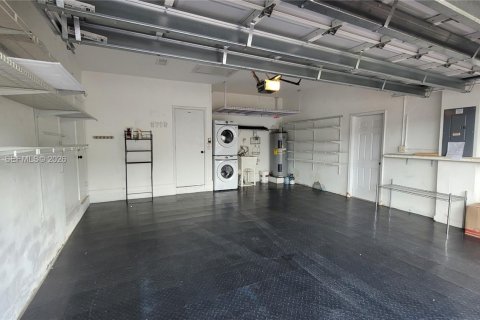 House in Miami, Florida 4 bedrooms, 192.12 sq.m. № 2001903 - photo 18