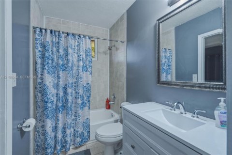 Casa en venta en Tamarac, Florida, 3 dormitorios, 131.46 m2 № 2429750 - foto 30