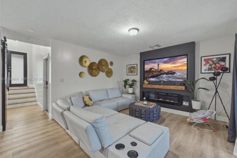 Casa en venta en Tamarac, Florida, 3 dormitorios, 131.46 m2 № 2429750 - foto 4