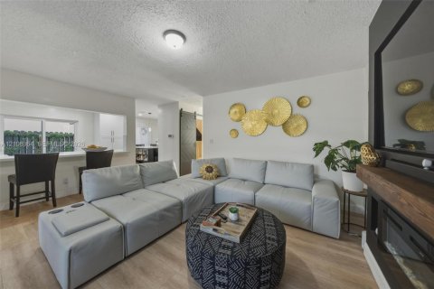 Casa en venta en Tamarac, Florida, 3 dormitorios, 131.46 m2 № 2429750 - foto 13