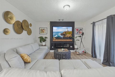 Casa en venta en Tamarac, Florida, 3 dormitorios, 131.46 m2 № 2429750 - foto 20