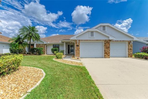 House in Bradenton, Florida 3 bedrooms, 188.78 sq.m. № 1907452 - photo 2