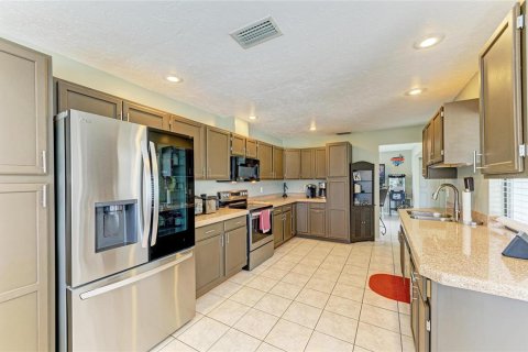 House in Bradenton, Florida 3 bedrooms, 188.78 sq.m. № 1907452 - photo 17