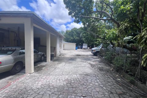 House in Opa-locka, Florida 2 bedrooms, 128.3 sq.m. № 1859845 - photo 4