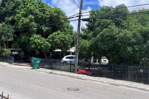 House in Opa-locka, Florida 2 bedrooms, 128.3 sq.m. № 1859845 - photo 1