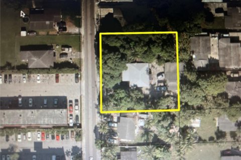 House in Opa-locka, Florida 2 bedrooms, 128.3 sq.m. № 1859845 - photo 7