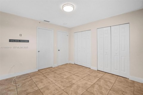 Copropriété à louer à Hialeah, Floride: 2 chambres, 92.72 m2 № 1946385 - photo 12
