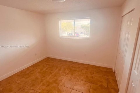 Copropriété à louer à Hialeah, Floride: 2 chambres, 92.72 m2 № 1946385 - photo 7