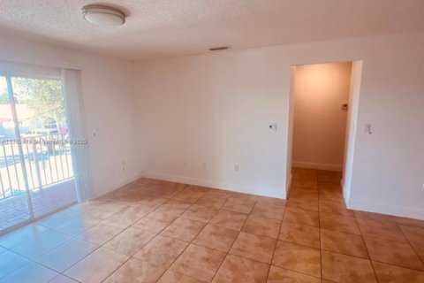 Copropriété à louer à Hialeah, Floride: 2 chambres, 92.72 m2 № 1946385 - photo 6