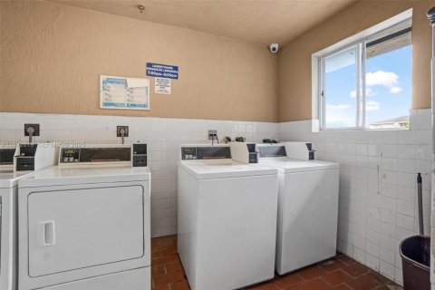 Copropriété à louer à Hialeah, Floride: 2 chambres, 92.72 m2 № 1946385 - photo 18